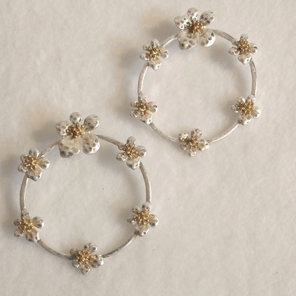 NWT Canvas Garden Floral Hoop Statement Earrings - Picture 3 of 5